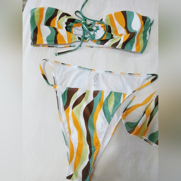 Colorful Wave Pattern Bikini Set - Picture 4 of 5
